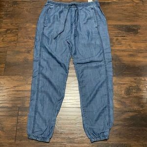 NWT Gap side panel jean jogger S
